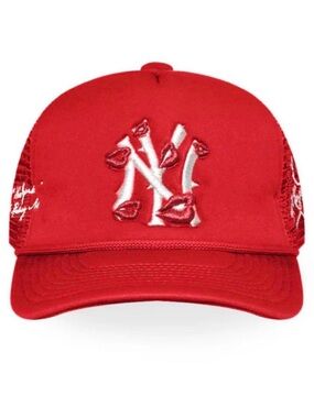 Red New York Yankees baseball trucker cap
